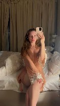 Девушка с красивой улыбкой и игривым характером.  Обожаю лёгкий флирт,  хорошие шутки и взаимный интерес.  @Lizzie_mng ...