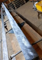 Линия раскрытия шва,  разработана с длиной волны,  подходящей для самой узкой ширины колес погрузчиков,  даже при максимальном раскрытие шва,  колеса погрузочно-транспортного оборудования всегда наход ...