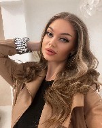 Мне нравятся мужчины,  которые умеют красиво начать разговор и так же красиво его продолжить.  Люблю лёгкое кокетство,  взаимное притяжение,  интересные беседы и атмосферу,  в которой хочется задержат ...