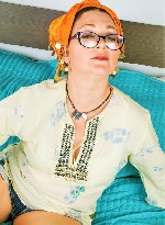 м.  Старая Деревня,  Охотник за меховыми треугольниками.  
Красивая девушка ищет мужской заботы,  крепкого плеча. ...