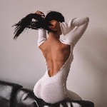 Страстная,  сексуальная ,  горячая,  красивая,  неудержимая ,  любящая секс и все что с ним связано,  всегда выгляжу сногсшибательно ,  слежу за собой,  красиво одеваюсь,  занимаюсь спортом,  ты остан ...