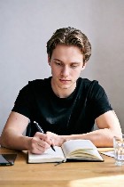 ТГ для связи:  @billibob12

Подработка для студентов.  Только граждане ФР.  Только 18+.  
Занятость 3-4 часа в неделю.  
Для постоянного сотрудничества.  Работы хватает,  поток запросов будет стаб ...