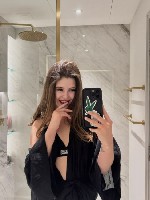 Не ищу серьезных отношений,  но люблю проводить время с интересными мужчинами.  
Главное — симпатия,  хорошее настроение
и желание отдохнуть без всяких обязательств.  
Связь со мной в WhatsApp +792 ...