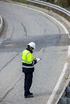 Подрядчик дорожно-строительных работ превышает бюджет или затягивает сроки? Или вы попали в ДТП по вине дорожных служб? Или же вам необходимо проверить качество работ дорожных служб? 
Обращайтесь в Д ...