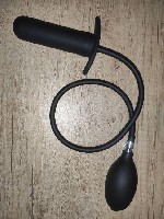 Ищу нижнюю для нечастых встреч.  
Есть атрибутика,  различные девайсы,  практики обсуждаемы с соблюдением табу и принципов БДР. ...