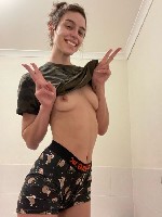 Девушка, ищу парня объявление но. 3743319: Отдамся за стакан водки.  .  Очень голодная,  давно небыло мужика