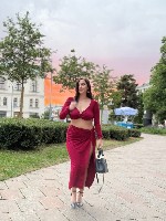 Девушка с характером,  шармом и лёгкой загадкой.  Если ищешь приятное общение и хорошее настроение,  обязательно напиши мне.  @Lizzie_mng ...
