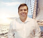 Русский,  живу один,  работаю денег хватает,  нет алиментов кредитов и долгов,  не пьющий,  ваш ребенок или двое не проблема. ...