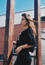 Сексуальная,  красивая,  все при себе,  веселая,  умная,  среднего роста,  
фигуристого телосложения.  Хочу,  нежного секса,  с красивым,  
ухоженным мужчиной ...