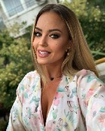 Ищу постоянного партнера для нечастых встреч,  парня или девушку.  Готова помогать материально,  возможно с проживанием,  помогу с переездом.  
От вас требуется:  возраст 20-57 лет,  приятная внешнос ...