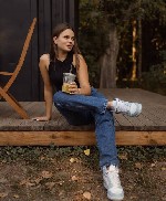 ищу счастливую возможность подарить неземные ласки и невероятный по силе и красоте оргазм,  а может быть даже не один,  сильному,  страстному,  но ни в коем случае не жадному мужчине.  Моя молодая соч ...