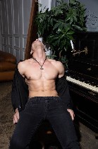 Массаж с окончанием 
Приглашаю вас на сеанс эротического массажа в уютной квартире 
Есть все необходимое массажный стол,  масло ,  чистые полотенца
Массаж делаю обнаженным трогать меня можно 
Звон ...