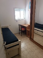 Сдаётся комната (без маклера) в квартире в Бат Яме (Ацмаут).  Все удобства и всё необходимое есть.  Ванная комната с ванной,  стиралка,  туалет отдельный.  Есть комната для семейной пары (двухспальная ...