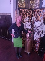 Здравствуйте,  меня зовут Елена,  57 лет.  Я дипломированный специалист по массажным техникам с опытом работы более 20 лет и мед.  образованием.  Имеются все дипломы,  сертификаты.  Провожу сеансы мас ...