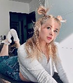 Я умелая и обольстительная,  лишена скромности и табу,  поэтому лучшей любовницы тебе просто не найти.  Если ты тоже любишь кувыркаться в постельке и пробовать новые ощущения,  тогда мы проведем время ...