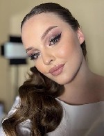 Мои губы сейчас особенно мягкие.  .  .  Представляю,  как они медленно скользят по чьей-то коже,  оставляя влажный след.  Обожаю такие чувственные фантазии.  А у тебя есть что-то,  чем ты хочешь подел ...