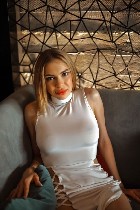 Я обожаю когда меня грубо хватают за волосы и заставляют забыть про приличия.  Моё тело сейчас просто горит от желания и я жду когда ты наконец наберешь мой номер. ...