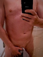 Русский по духу и паспорту мужчина 55 лет (не от Рождества Христова) 187 см от земли (без каблуков),  95 кг (подтянут как строевой конь),  полное отсутствие "тараканов" в голове,  с чувством юмора и т ...