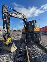 Грузовые автомобили объявление но. 4096510: Экскаватор на комбинированном ходу