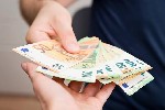 Я предоставляю займы через этот сайт более двух лет.  Я отбираю клиентов по своим критериям и их кредитоспособности,  указанным на сайте.  Они меня никогда не подводили!:  kugienezita@gmail.  com ...