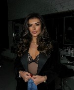 Мне нравятся мужчины,  которые умеют красиво начать разговор и так же красиво его продолжить.  Люблю лёгкое кокетство,  взаимное притяжение,  интересные беседы и атмосферу,  в которой хочется задержат ...