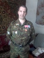 Не старый.  офицер в запасе.  шрамы седина.  пивного пуза нет.  нечастые встречи с женщиной. ...