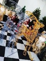 "Олень 3д.  
Светодиодная.  

Каркас железный .  
Ручная работа.  

Цвета:  
Серебряный
Золотой

Цена:  
Маленький 1.1 м - 83$
Большой 1.8 м - 138$" ...