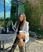 Взрослая,  обеспеченная женщина ищет молодого мужчину для серьезных отношений.  Предлагаю финансовую стабильность и уют.  Ценю надежность и умение поддержать разговор.  
Ссылка в Telegram:  @MilfaPut ...