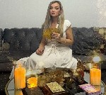 Приоткройте завесу тайны в Рождественскую ночь! Рождество — время,  когда границы между мирами истончаются,  а ответы на самые сокровенные вопросы лежат на поверхности.  Хотите знать,  на чем сфокусир ...