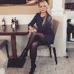 Мои ночи не для тех,  кто ищет покой.  Я — это вихрь,  и ты можешь быть в самом центре.  Какой ты будешь:  огонь или пепел? 
Пройди этот путь и почувствуй,  как легко стать зависимым от страсти.  Ты  ...