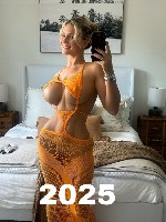 Нежная,  обаятельная,  приветливая,  сексуальная.  Шикарная любовница! Приглашу в гости.  В постели активна,  сосу отлично и со слюнками.  Мне 44,  грудь 5
Час 120 классика,  минет,  массаж ...