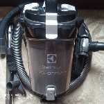 Пылесос Электолюкс модель27880,  сухая,  контейнер,  мощный,3 года ...