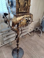 почтовый ящик Мастер кузнечного дела Давид создаёт изделия,  в которых оживает металл под воздействием огня и тяжёлого молота.  Его мастерство позволяет преображать холодную сталь в художественные объ ...