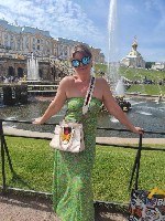 Здравствуйте,  меня зовут Елена,  57 лет.  Я дипломированный специалист по массажным техникам с опытом работы более 20 лет и мед.  образованием.  Имеются все дипломы,  сертификаты.  Провожу сеансы мас ...