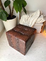 Пуфики из эко-кожи — это стильное и практичное решение для любого интерьера.  

Они представлены в разнообразных размерах и цветах,  что позволяет легко подобрать идеальный вариант под любой дизайн  ...