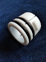 Изготовим втулку из фторопласта Ф-4 или Ф-4С15 материал российского производства.  Втулки для рулевых реек изготовим по вашим чертежам.  
Устанавливайте втулки из качественного материала,  а не пласт ...