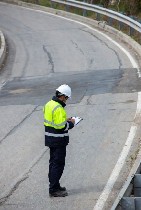 Подрядчик дорожно-строительных работ превышает бюджет или затягивает сроки? Или вы попали в ДТП по вине дорожных служб? Или же вам необходимо проверить качество работ дорожных служб? 
Обращайтесь в Д ...