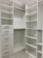 Любые гардеробные на заказ в Санкт-Петербурге.  маленькие и большие,  от бюджетных до эксклюзивных.  деревянные или металлические сетчатые.  большой выбор цветов и фурнитуры.  полки,  штанги,  ящики,  ...