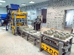 Характеристики установки
Производительность по стеновым камням 390х190х188,  шт за час240
Производительность по тротуарной плитке 100х200,  штчас800
Размер формовочной зоны,  мм х мм400 х 600
Высо ...