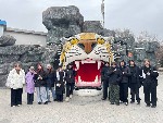 Наши туры для школьников в Китай — это безопасные и интересные путешествия для организованных школьных групп.  Мы предлагаем насыщенные программы,  которые помогают детям познакомиться с историей,  тр ...