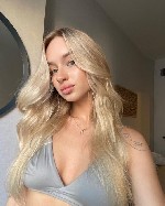 Я хочу,  чтобы ты чувствовал,  как моя страсть разгорается с каждым твоим движением.  Моя кожа будет гореть под твоими прикосновениями,  а наши дыхания сольются в единый ритм.  @NikiLoveDeep ...