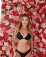 Что если одна встреча изменит твоё представление о настоящей страсти? Хочешь узнать,  как это? Я мастер лёгкого,  но очень горячего общения.  Дразню,  соблазняю,  веду за собой.  Мои прикосновения зап ...