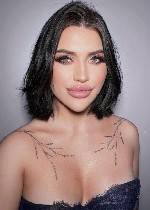Готов ли ты сдаться сладкому искушению,  от которого по коже бегут мурашки предвкушения? Я та,  кто любит играть с эмоциями,  постепенно раскрываясь и показывая,  насколько могу быть страстной и невер ...