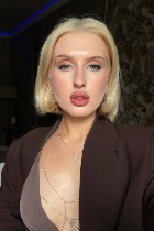 Во мне есть немного загадки,  немного кокетства и очень много хорошего настроения.  Люблю знакомиться с уверенными мужчинами,  которые умеют поддержать разговор и не боятся проявлять инициативу.  Буду ...