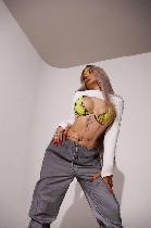 Чтобы ты делал,  если б я тихо наклонилась,  прошептала что хочу тебя почувствовать в себе,  лизнула твоё ушко,  и с каждым разом опускалась ниже,  ниже и ниже.  Я бы не смогла оставить тебя без внима ...