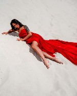 Моя сексуальная энергия — это как магнит,  который неизбежно притягивает тебя к искушению и сладким наслаждениям.  Давай забудем обо всем,  кроме момента,  и позволь мне увести тебя в вихрь пламенного ...