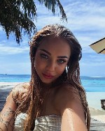 С приятной внешностью и спокойной манерой общения.  Умею держать атмосферу и не перегружать лишними моментами.  Лучше написать в тг - @ElizzzzaOhYes ...