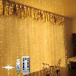 "Гирлянда занавес Роса .  
Вся управления через пулть.  

Питание:  USB или розетка .  

8 режимов мерцании

Размеры :  
Высота :  3 метра
Ширина:  3 метра

Цвет :  тепло жёлтый.  

В ком ...
