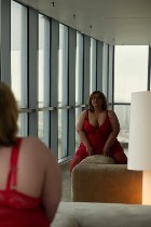 порадуй себя моими теплыми объятиями в этот день.  
я тебя жду. ...