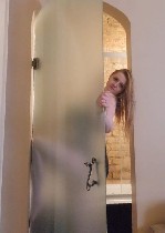 Я харизматичная,  ухоженная,  ненасытная блондина (180/85/33),  обожаю ощущать дыхание ,  язычек и нежные губы у себя между ножек.  .  .  Кончаю многократно.  Если ты :  вынослив,  опытен(или хочешь п ...